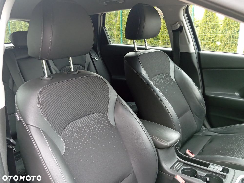 Hyundai i30 blue 1.6 CRDi Premium - 10