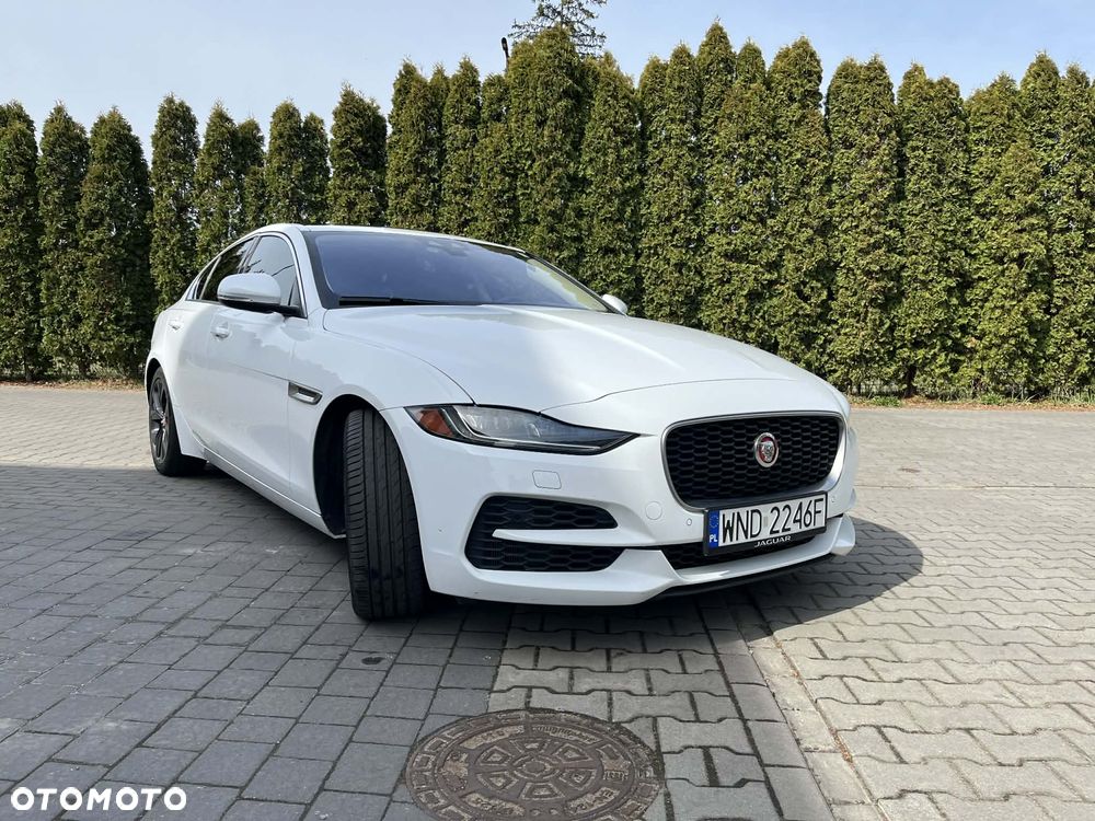 Jaguar XE - 2