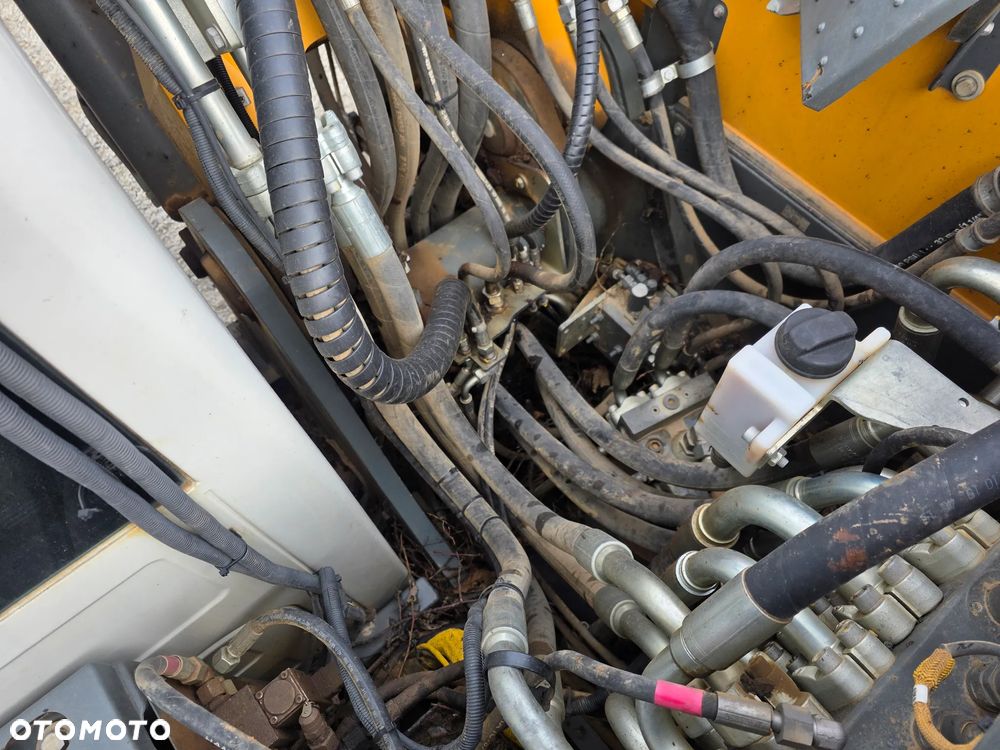 Liebherr R926 Compact, 2020 ROK, 5600 MTH, OIL QUICK - 25