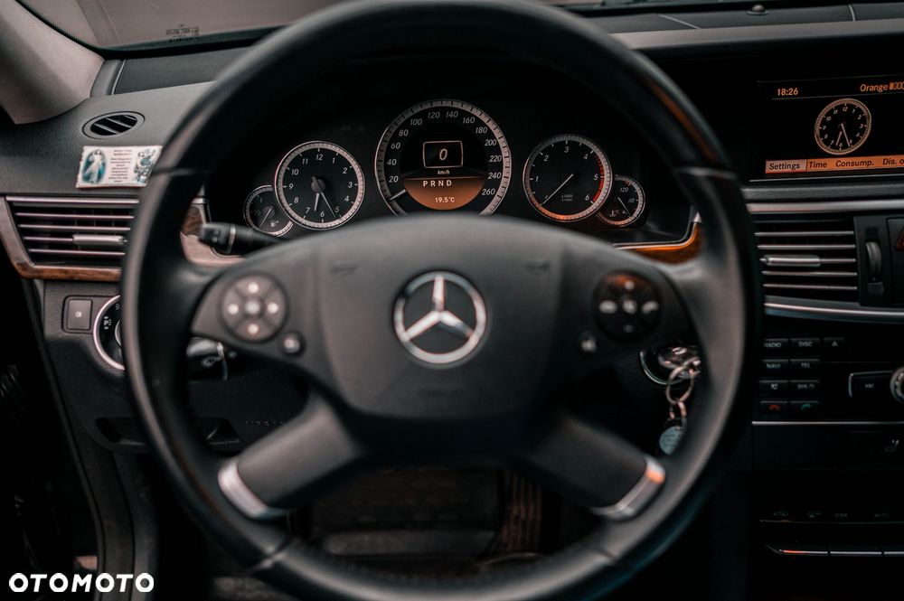 Mercedes-Benz Klasa E 200 CDI DPF BlueEFFICIENCY 7G-TRONIC Elegance - 13
