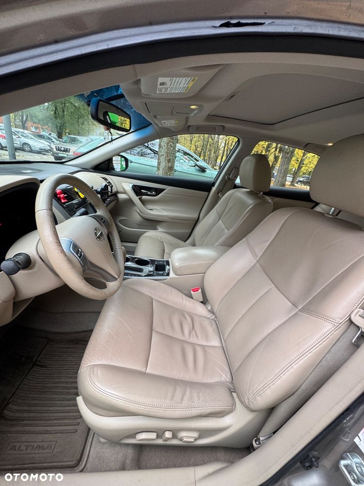 Nissan Altima - 10