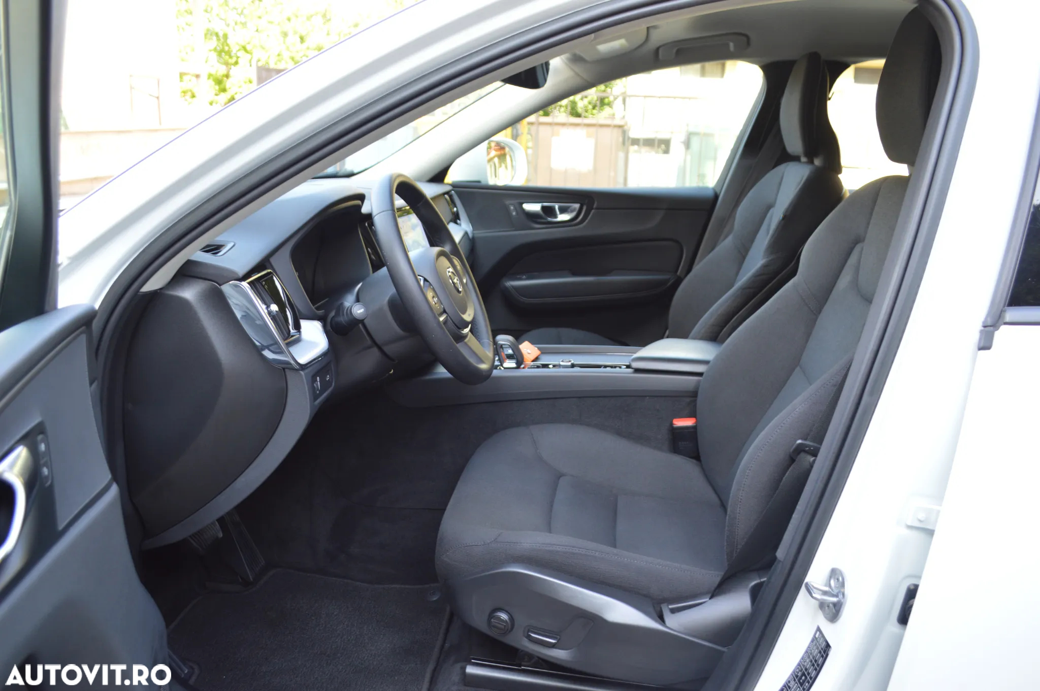 Volvo XC 60 B4 MHEV AT AWD Core - 20