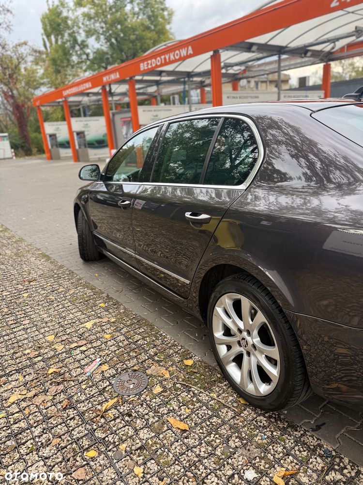 Skoda Superb 2009 photo 4
