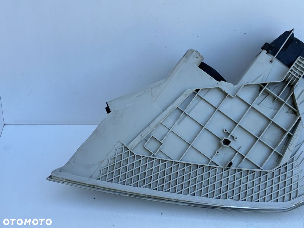 SKODA OCTAVIA 2 LAMPA PRZÓD PRZEDNIA PRAWA  EUROPA - 11
