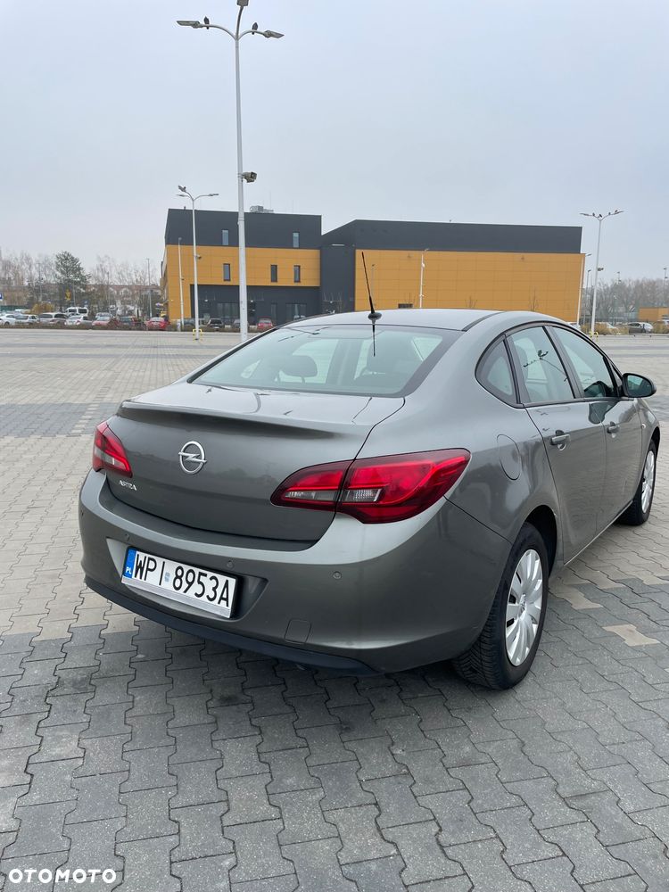 Opel Astra - 2