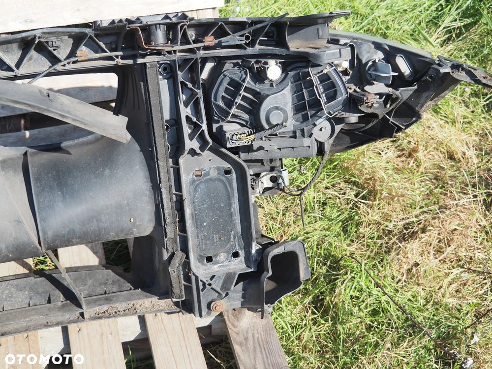 Pas przedni przód BMW 1 E87 E81 - 9