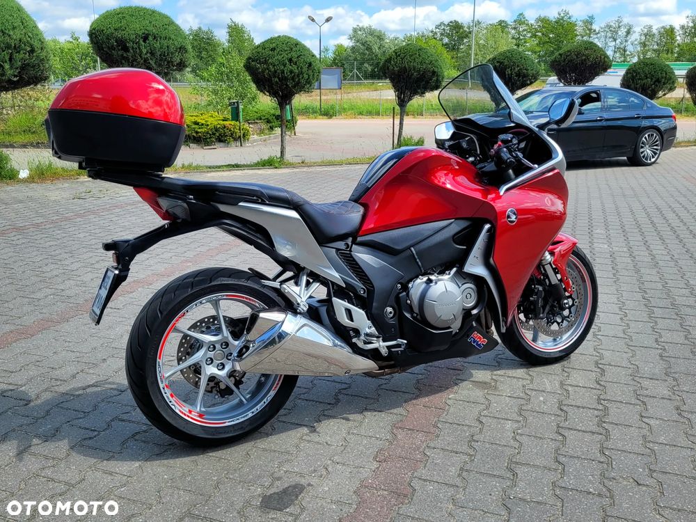 Honda VFR - 13