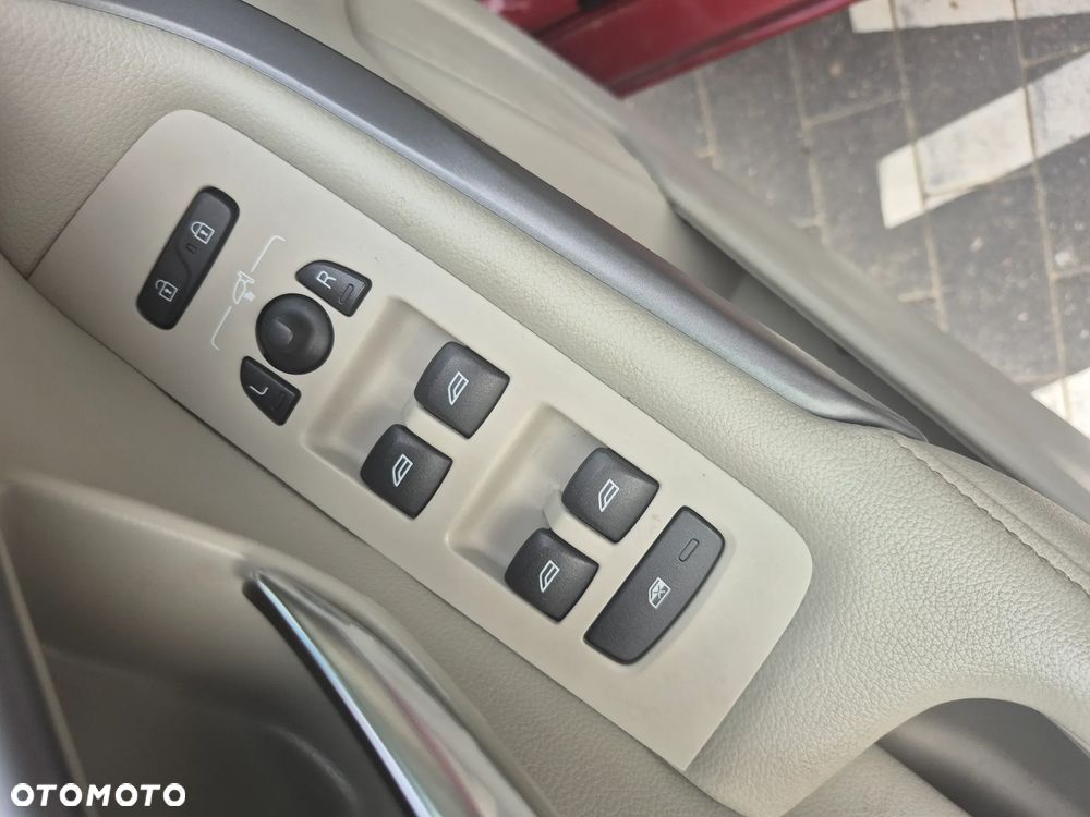 Volvo V40 D3 Summum - 36