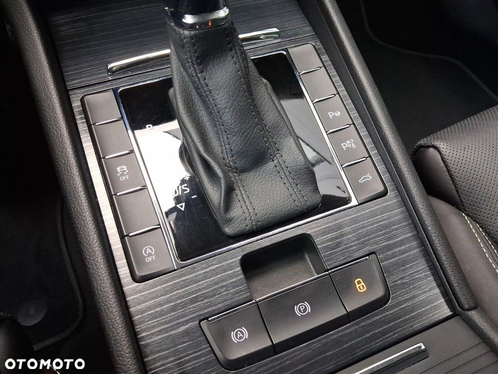 Skoda Superb 2.0 TDI SCR Style DSG - 39