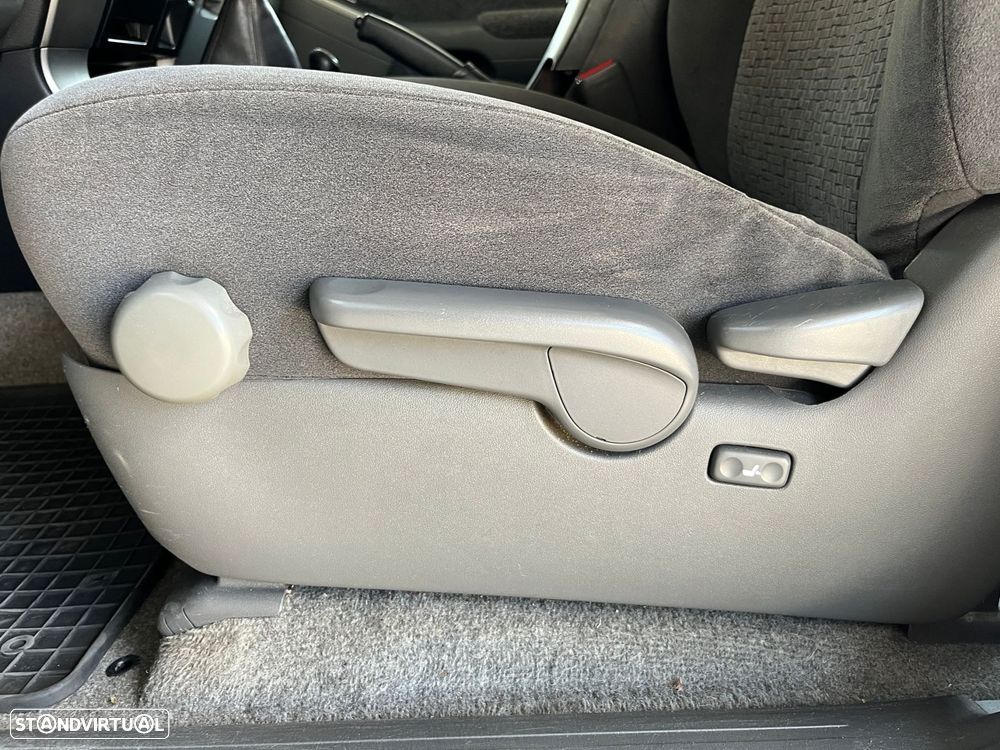 Toyota Land Cruiser 3.0 D-4D - 16