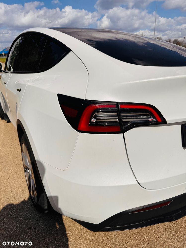 Tesla Model Y Long Range AWD - 7
