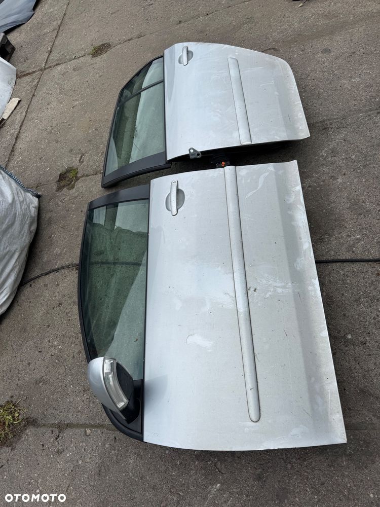 Volkswagen golf 5 drzwi srebrne srebrny srebrna maska zderzak pas przedni błotnik prawy lewej drzwi prawe lewe przednie tylnie tył lampa lampa przód prawa lewa lampa ty tylnia  zderzak przód prawa lewa maska - 9