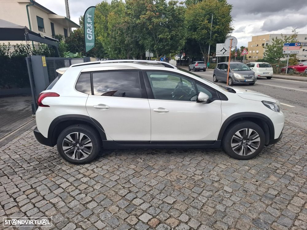 Peugeot 2008 1.2 PureTech Allure - 5