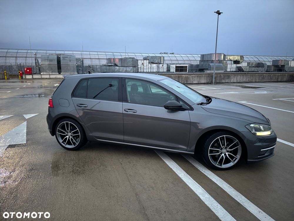 Volkswagen Golf - 5