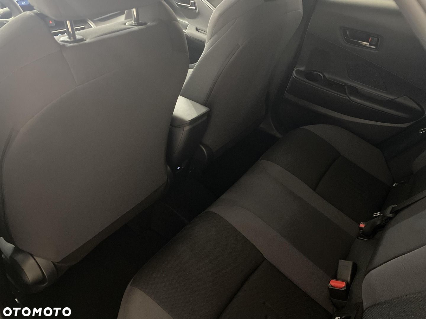 Toyota C-HR - 11