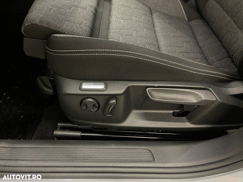 VOLKSWAGEN Passat 2023 — imagine 49