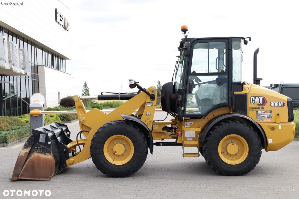 Caterpillar CAT 908M - 11