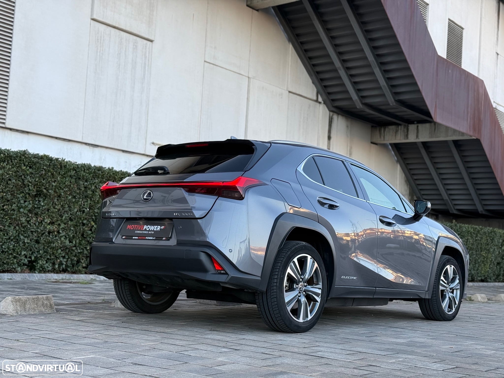 Lexus UX 300e Premium - 9