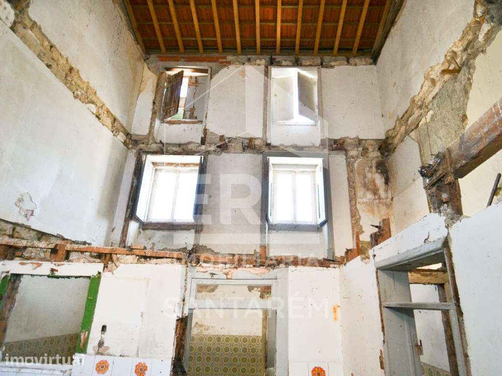 Prédio de 3 pisos vendido c/ Projecto Aprovado - Grande imagem: 3/13