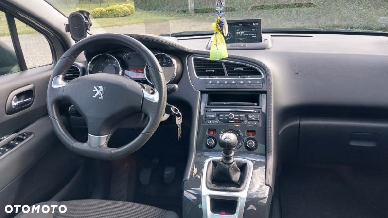 Peugeot 5008 - 8