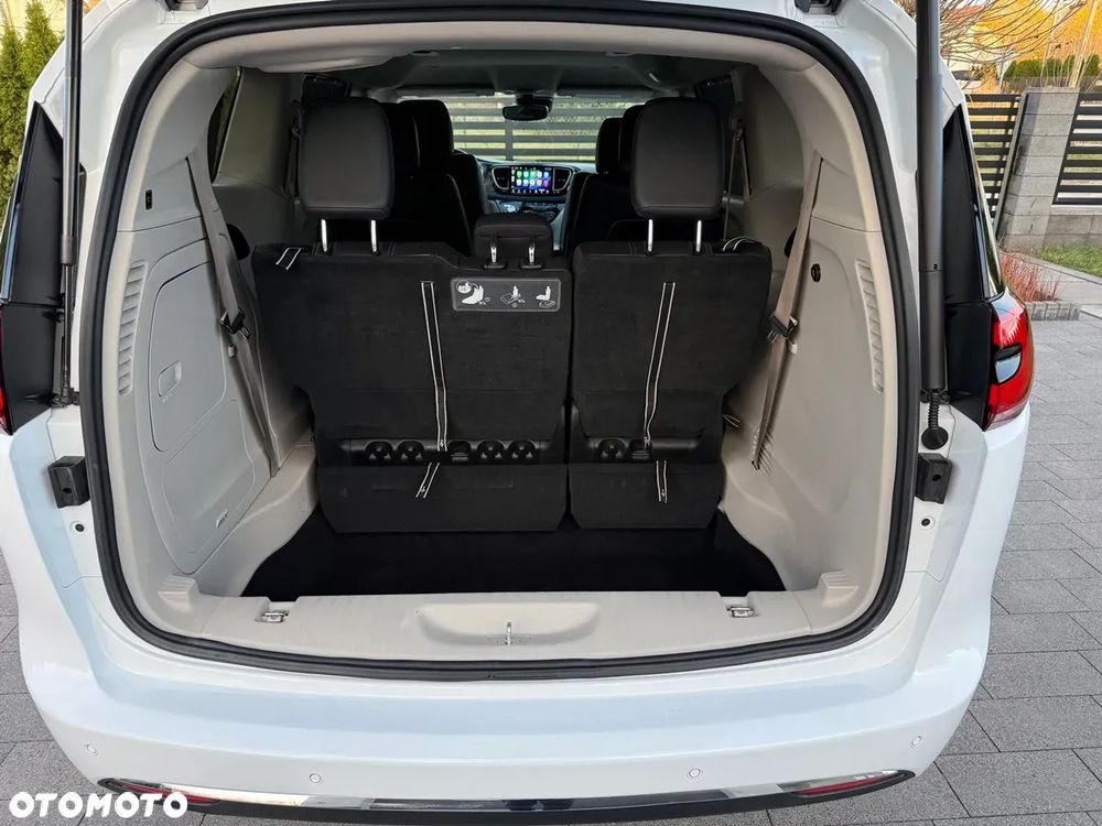 Chrysler Pacifica - 37