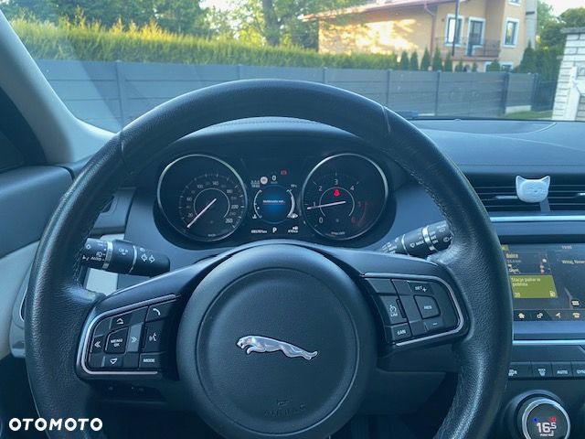 Jaguar E-Pace 2.0 i4D AWD - 8