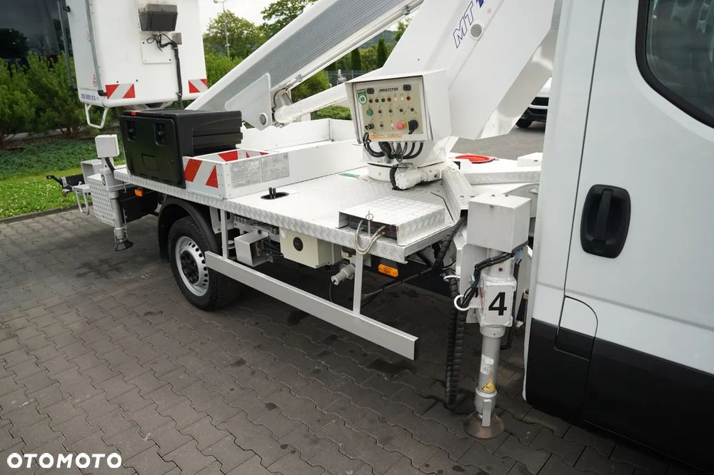 Iveco DAILY 35-120 / ZWYŻKA / PODNOŚNIK KOSZOWY MULTITEL MT 182 / 4 PODPORY / MANUAL / 2017 R - 21