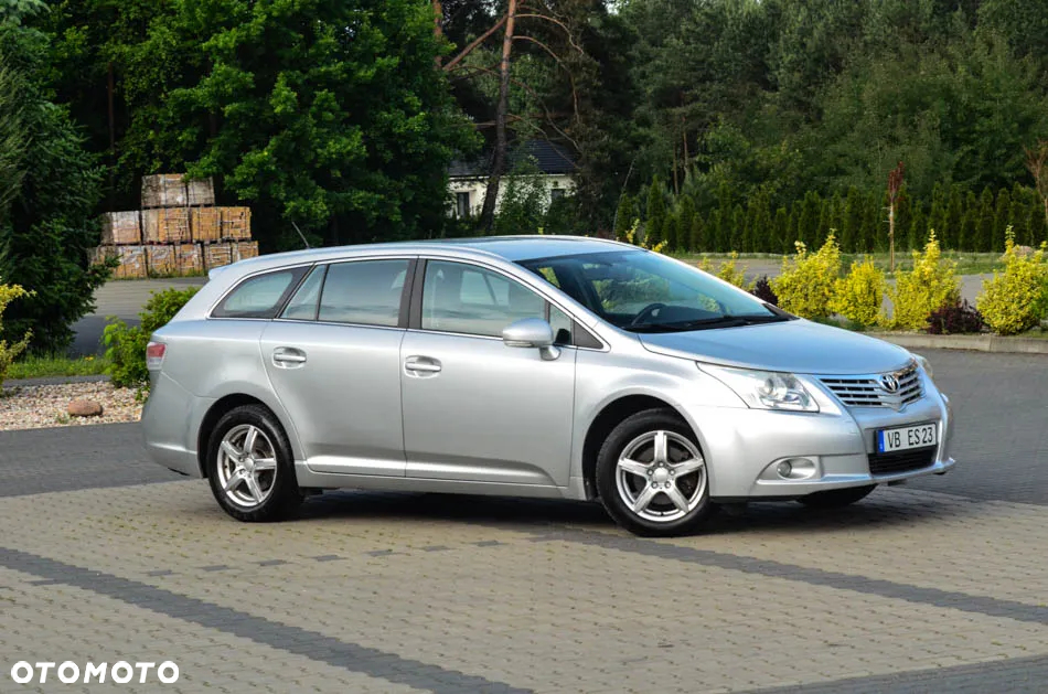 Toyota Avensis Combi 1.8 Executive - 22