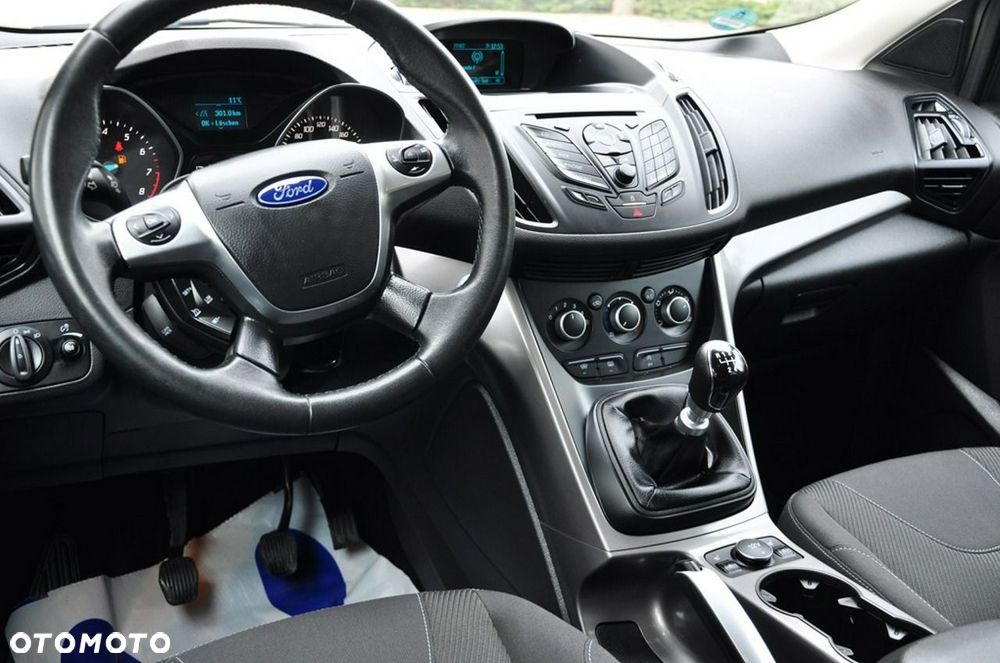 Ford Kuga - 36