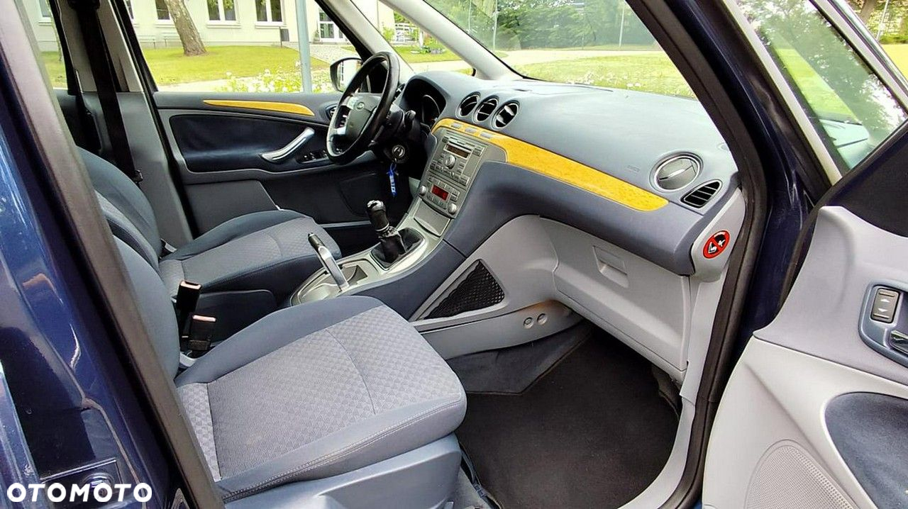 Ford Galaxy - 23