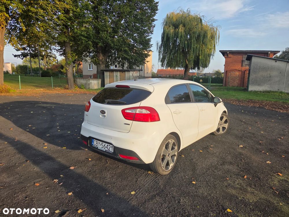 Kia Rio 2012 photo 3