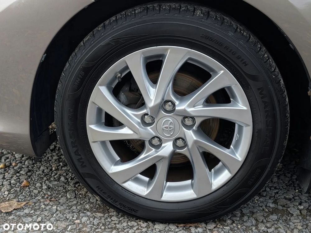 Toyota Auris 1.6 Premium - 18