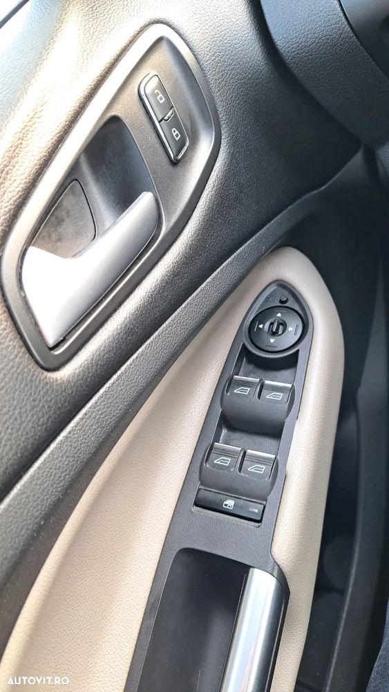 Ford Kuga 2.0 TDCi Powershift 4WD Titanium - 11