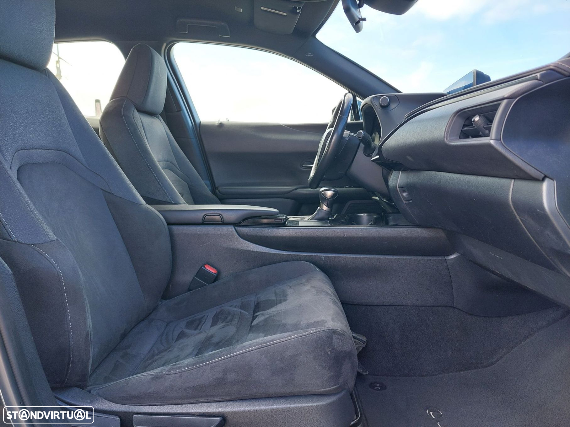Lexus UX 250h Business - 16