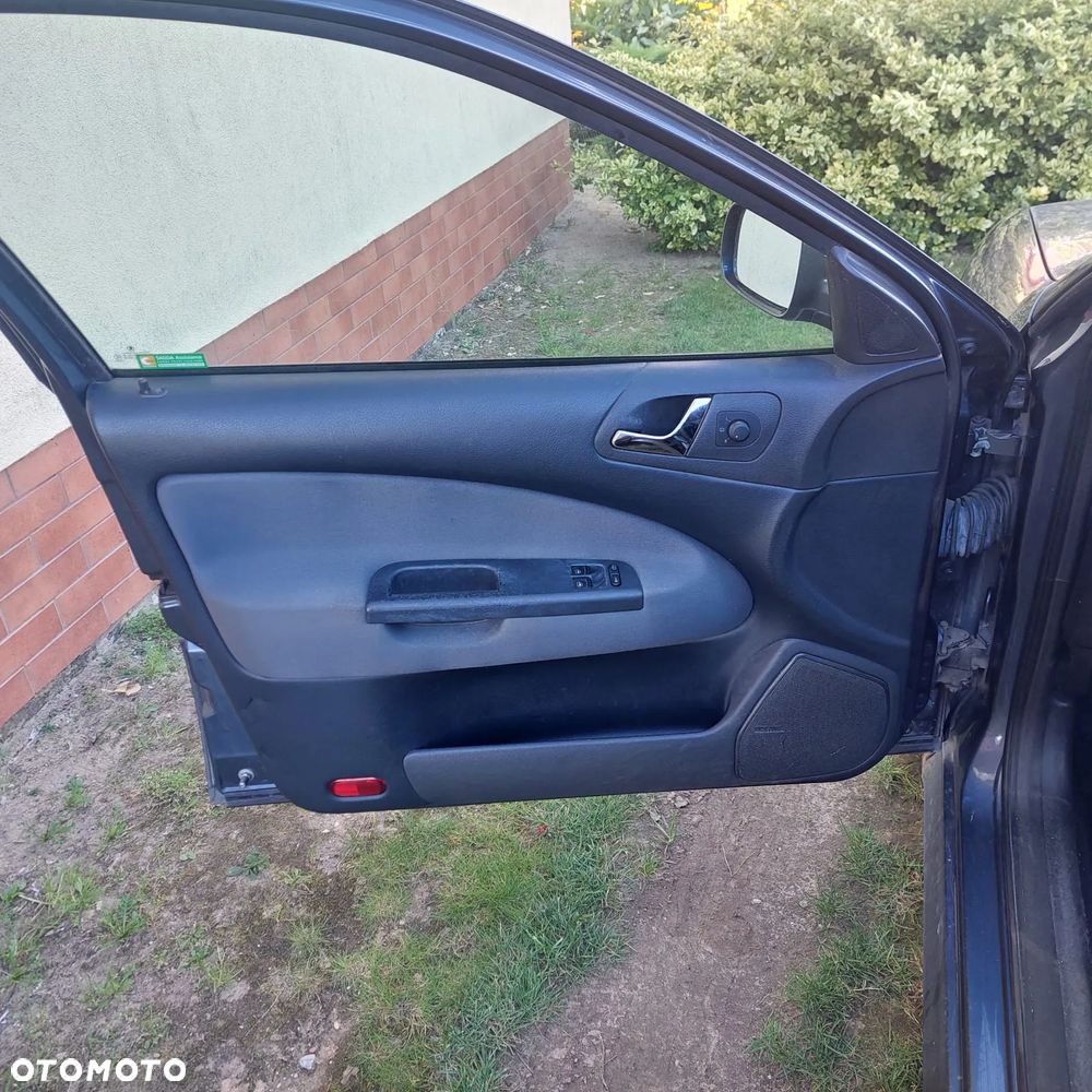 Skoda Octavia 1.6 Tour - 10
