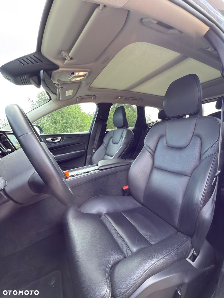 Volvo XC 60 B4 D Plus Dark - 3