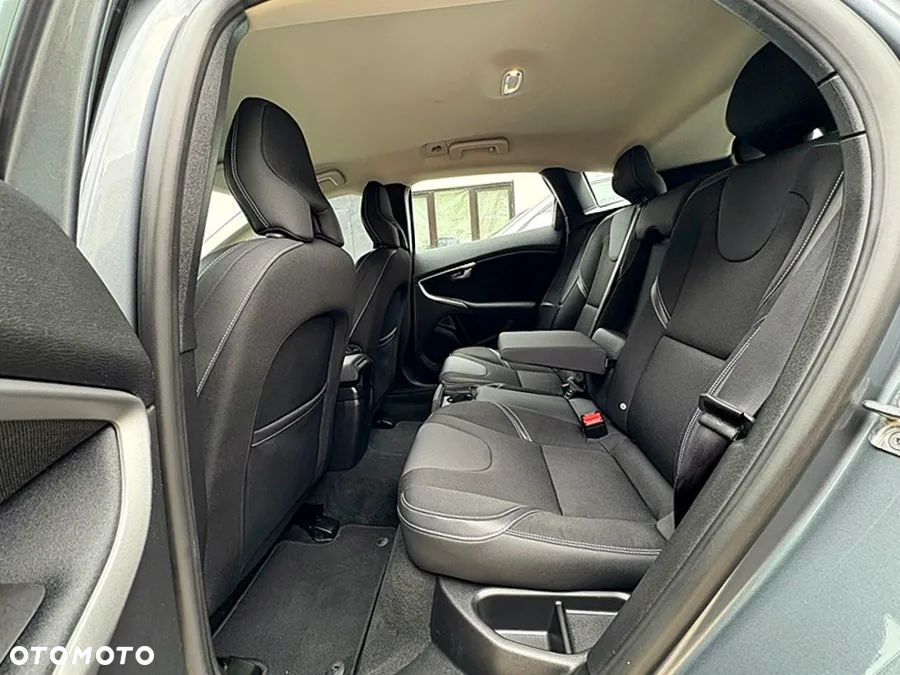 Volvo V40 D2 Drive-E Momentum - 16