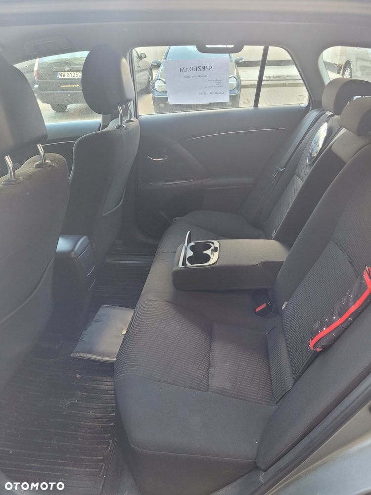 Toyota Avensis 2.0 D-4D - 17