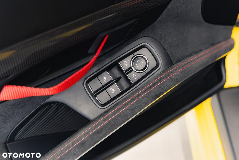 Porsche Cayman GT4 - 22