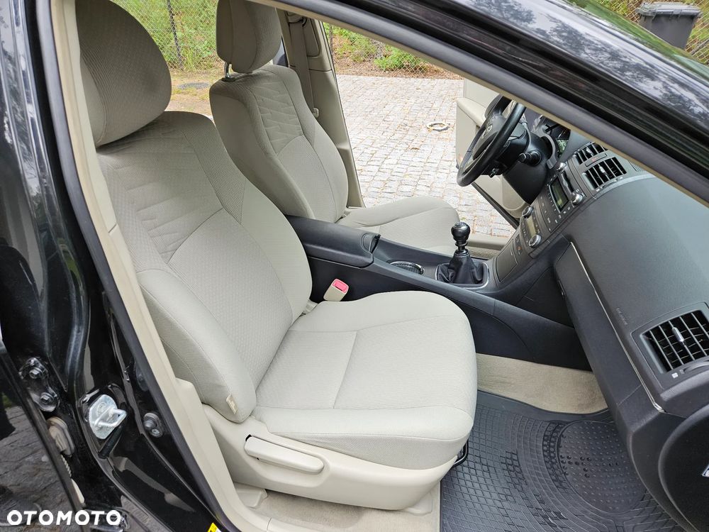 Toyota Avensis 2.0 Sol plus - 13