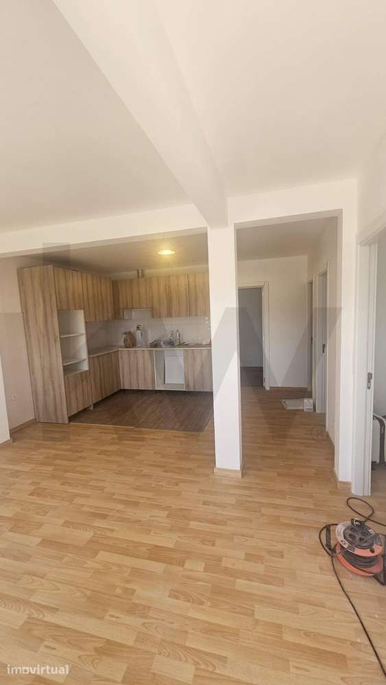 Moradia Térrea Totalmente Remodelada – Pronta a Habitar - Grande imagem: 3/6