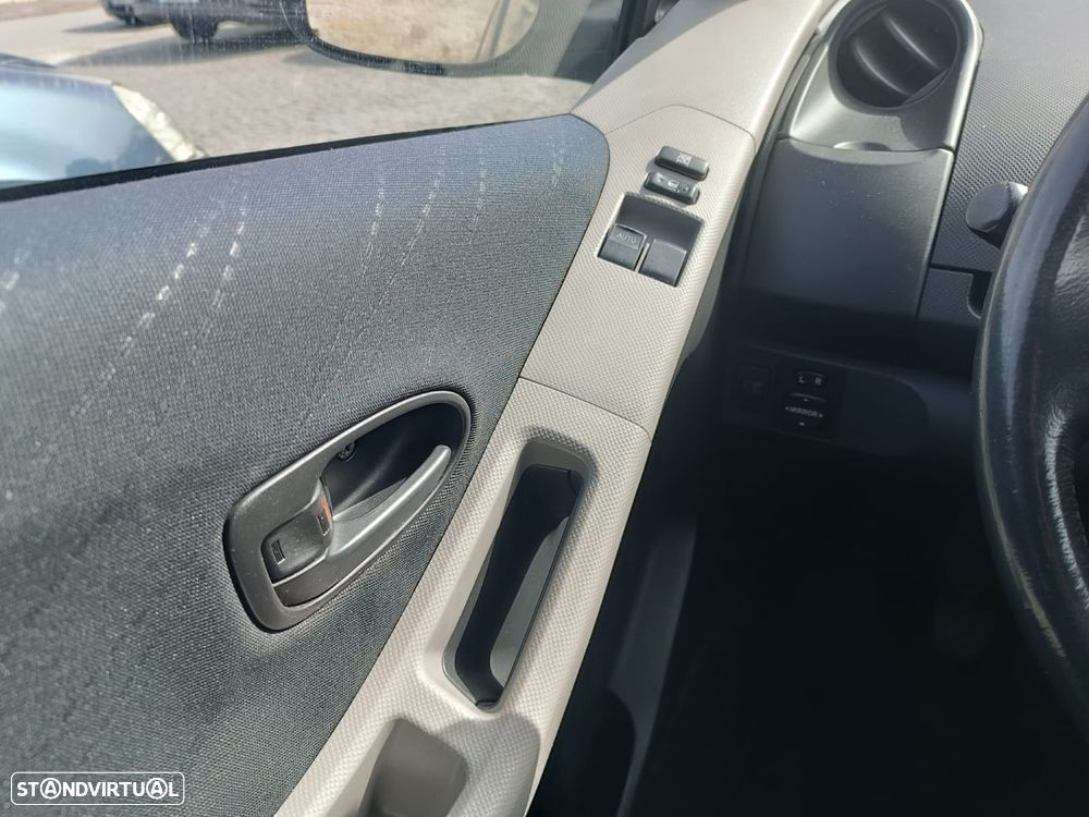 Toyota Yaris 1.0 VVT-i AC - 17