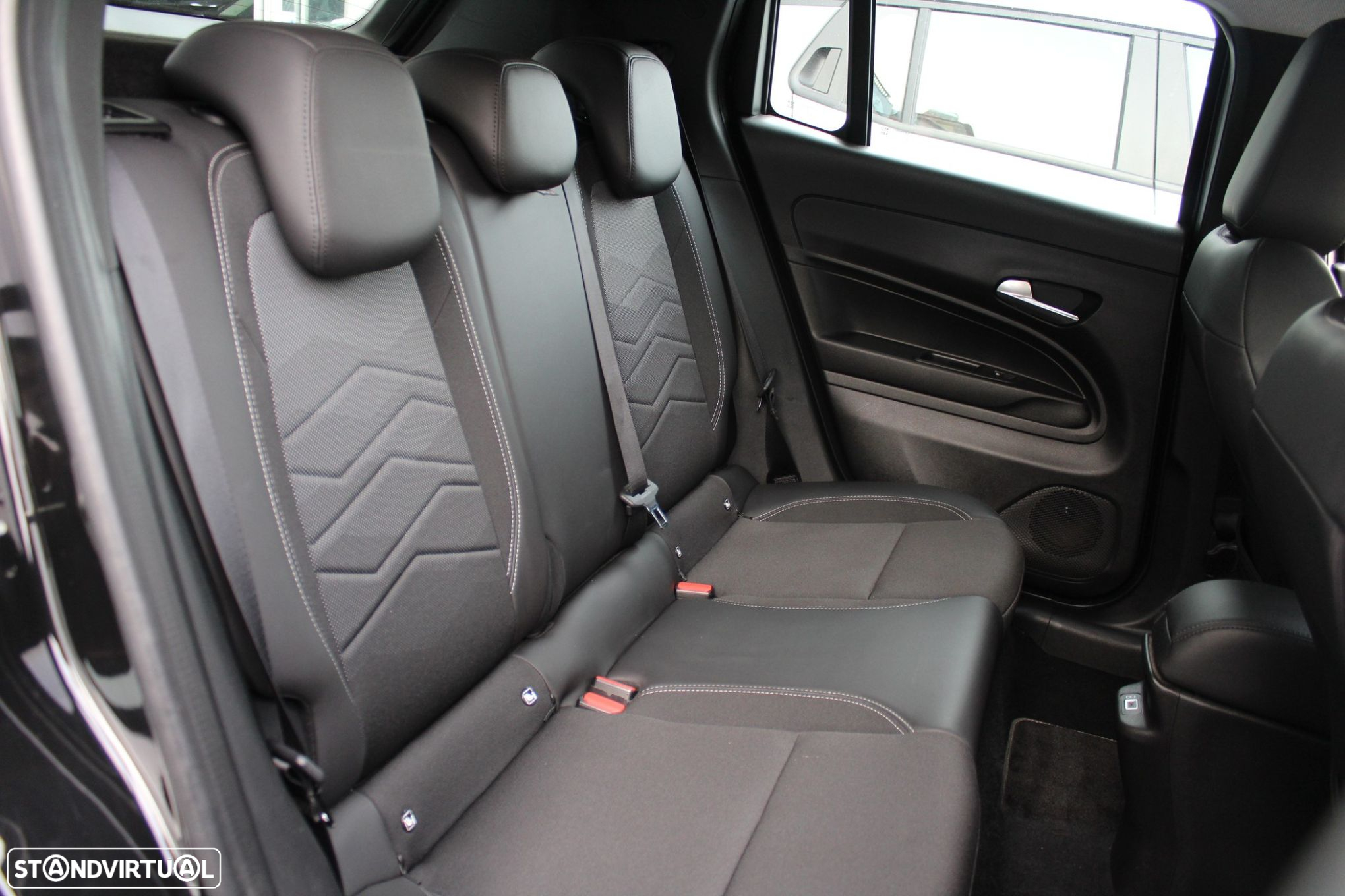 Jeep Avenger 1.2 GSE T3 Altitude - 17