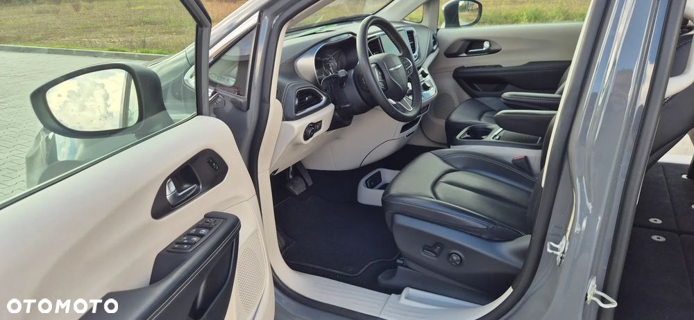 Chrysler Pacifica - 18