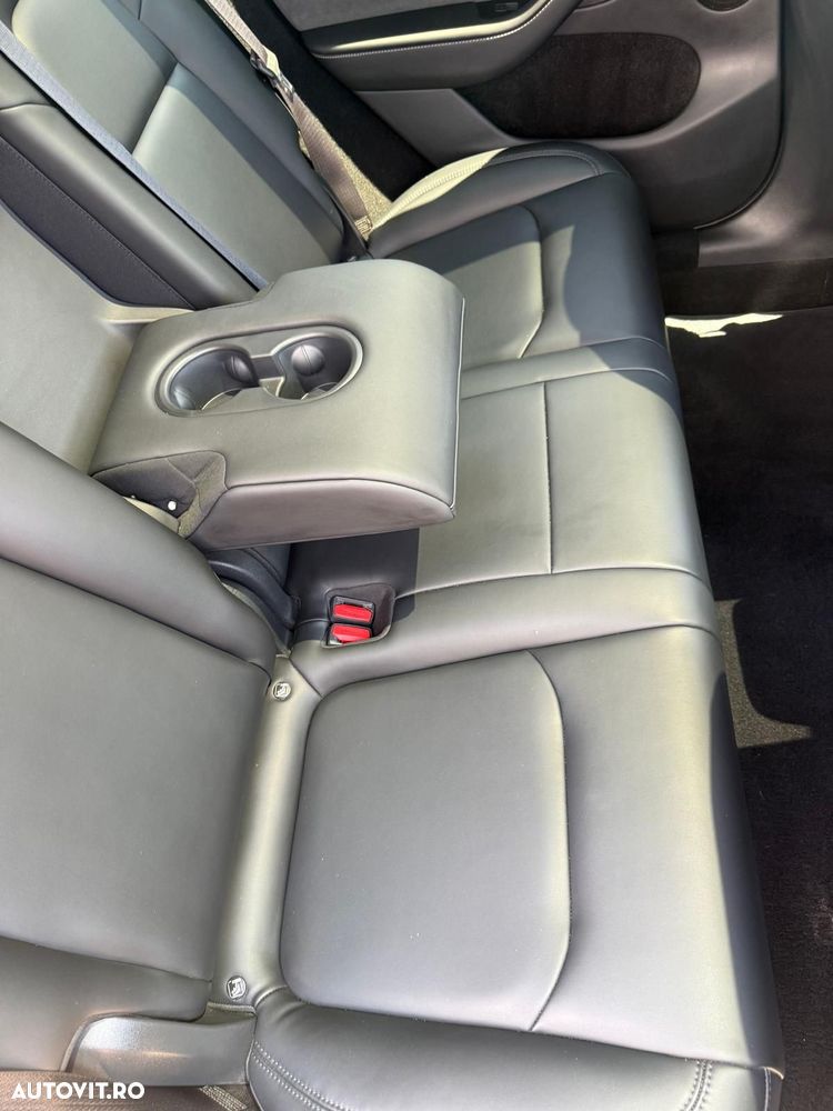 Tesla Model Y Long Range AWD - 21