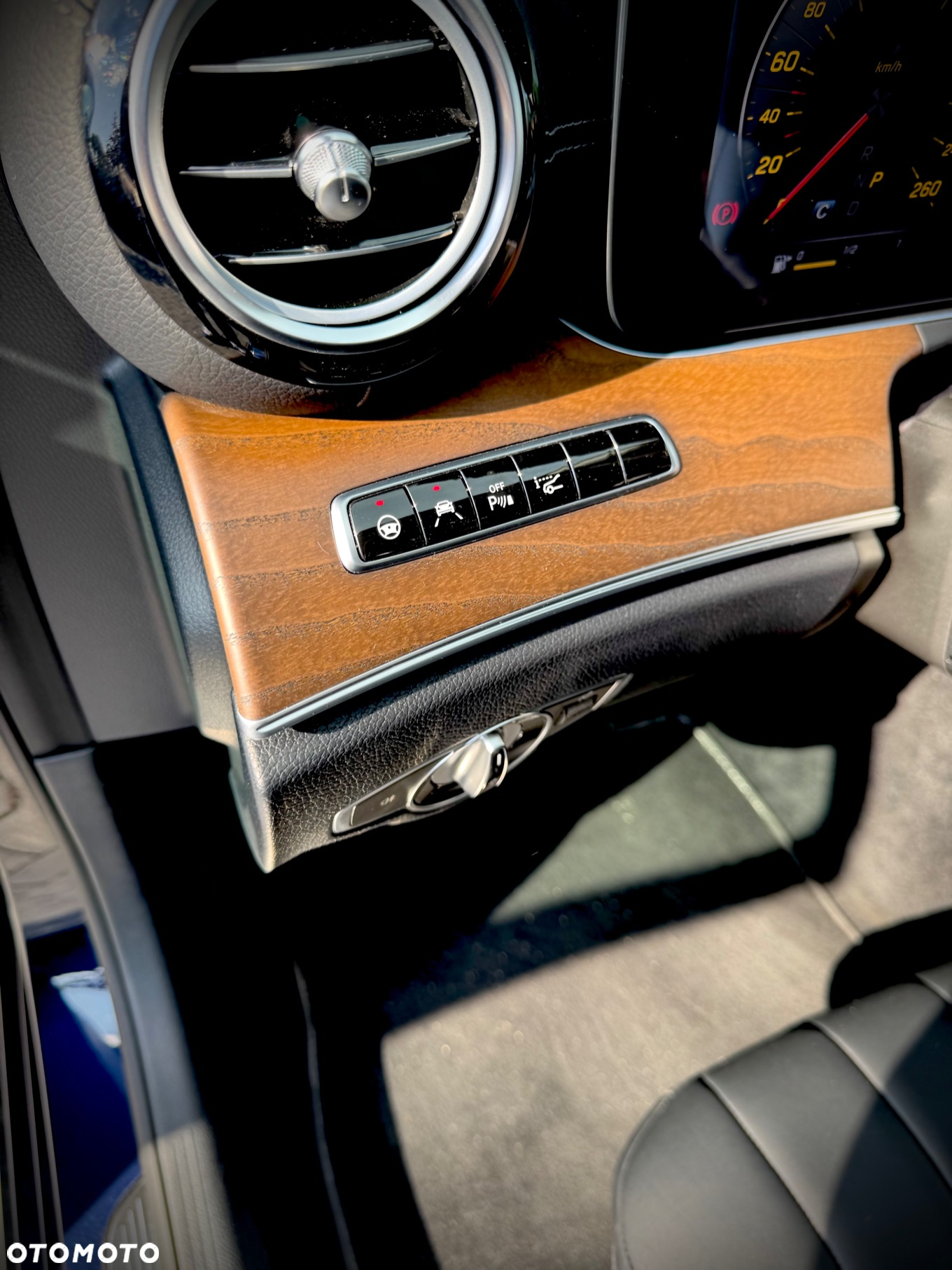 Mercedes-Benz Klasa E 400 4Matic T 9G-TRONIC Exclusive - 10