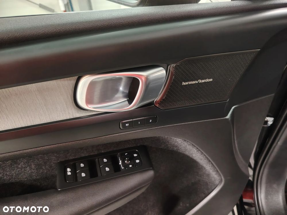 Volvo XC 40 B3 Plus Dark - 32