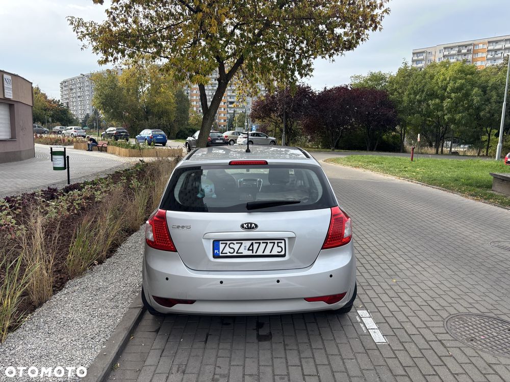 Kia Ceed 2010 photo 3