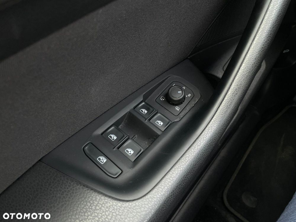 Volkswagen Passat Variant 2.0 TDI SCR Business Plus DSG - 38