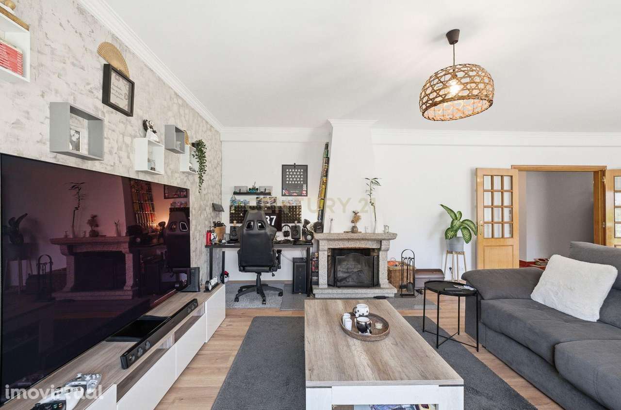 APARTAMENTO T3 CASAL DE CAMBRA GARAGEM E ARRECADAÇÃO - Grande imagem: 2/33